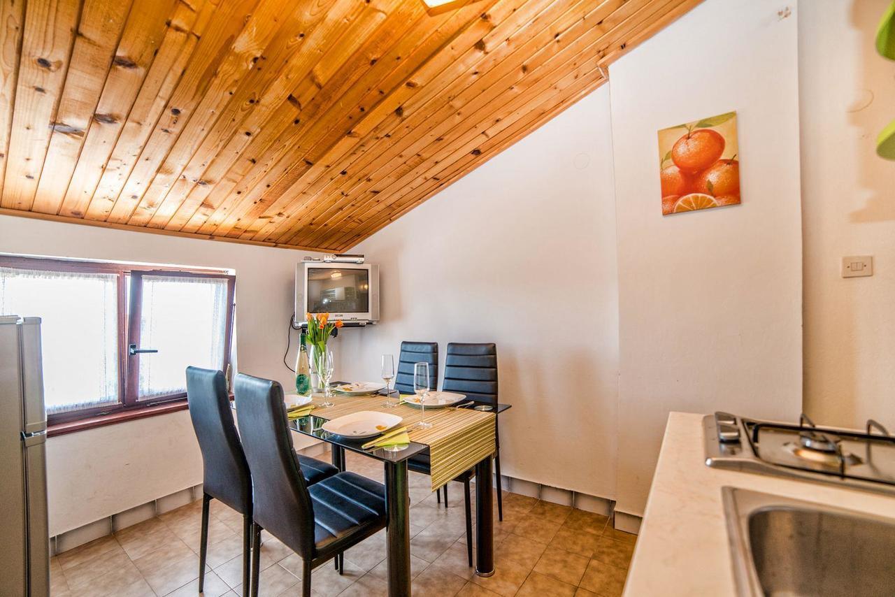 Apartments And Rooms Ana Pomer 217 المظهر الخارجي الصورة